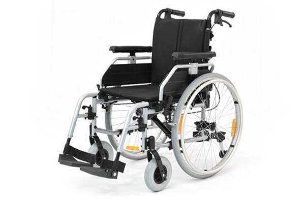 Novacare Varioxx 2 Leichtgewichtrollstuhl Halbseitliche Ansicht